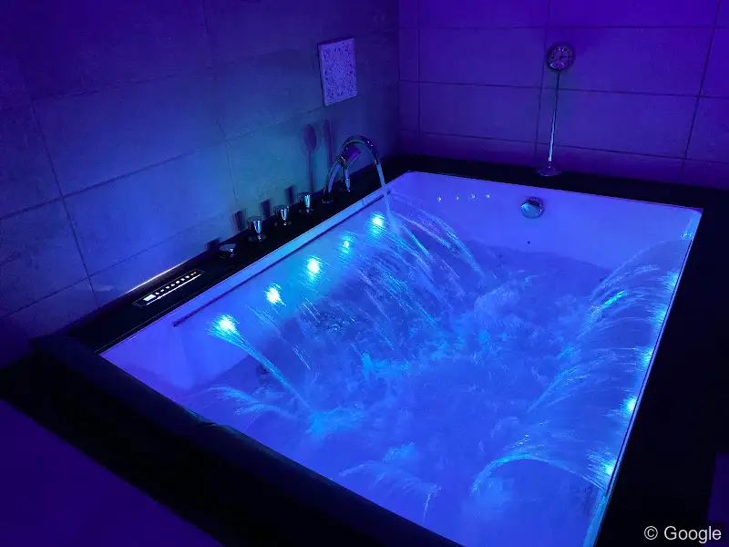 Photo 2 de Suite Darcy & Spa – Love Room Dijon Jacuzzi & Parking, lieu libertin à Dijon